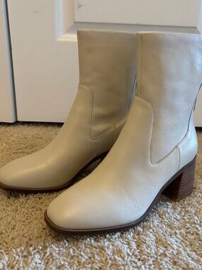 Kelsi Dagger Size 8.5W Brooklyn Boots in White